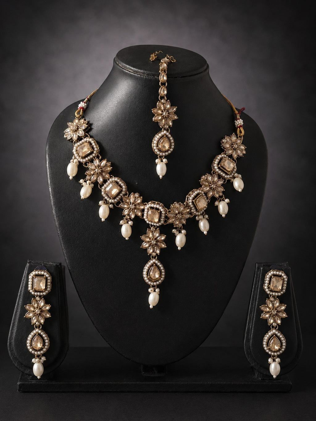 Gulnaar Kundan Set