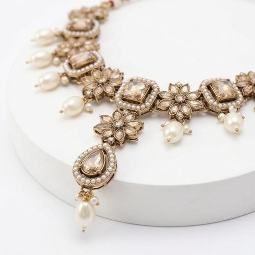 Gulnaar Kundan Set