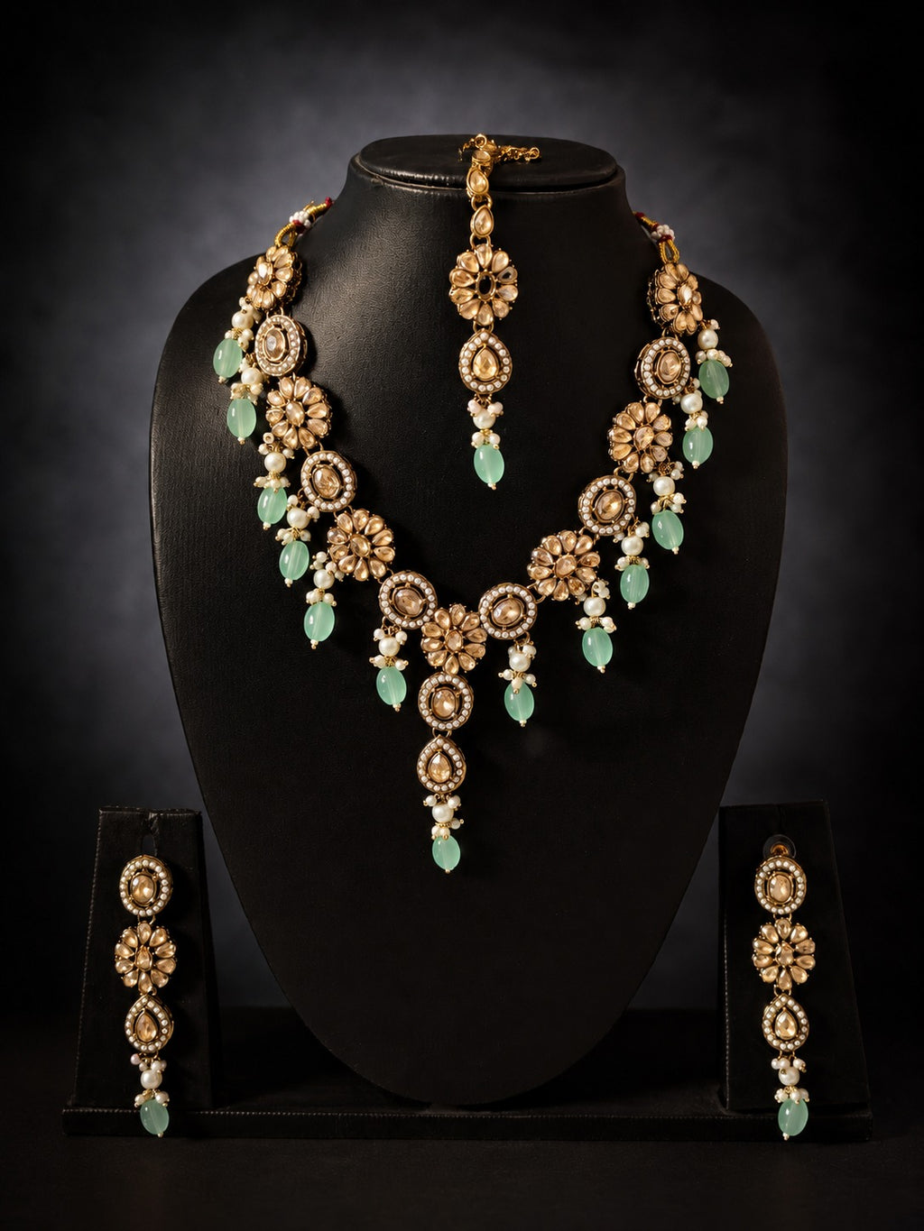 Mintara Royale Kundan Set