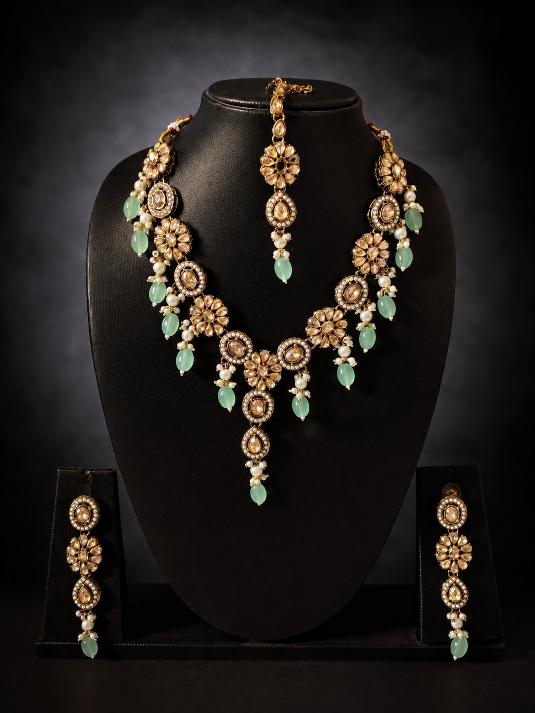 Mintara Royale Kundan Set