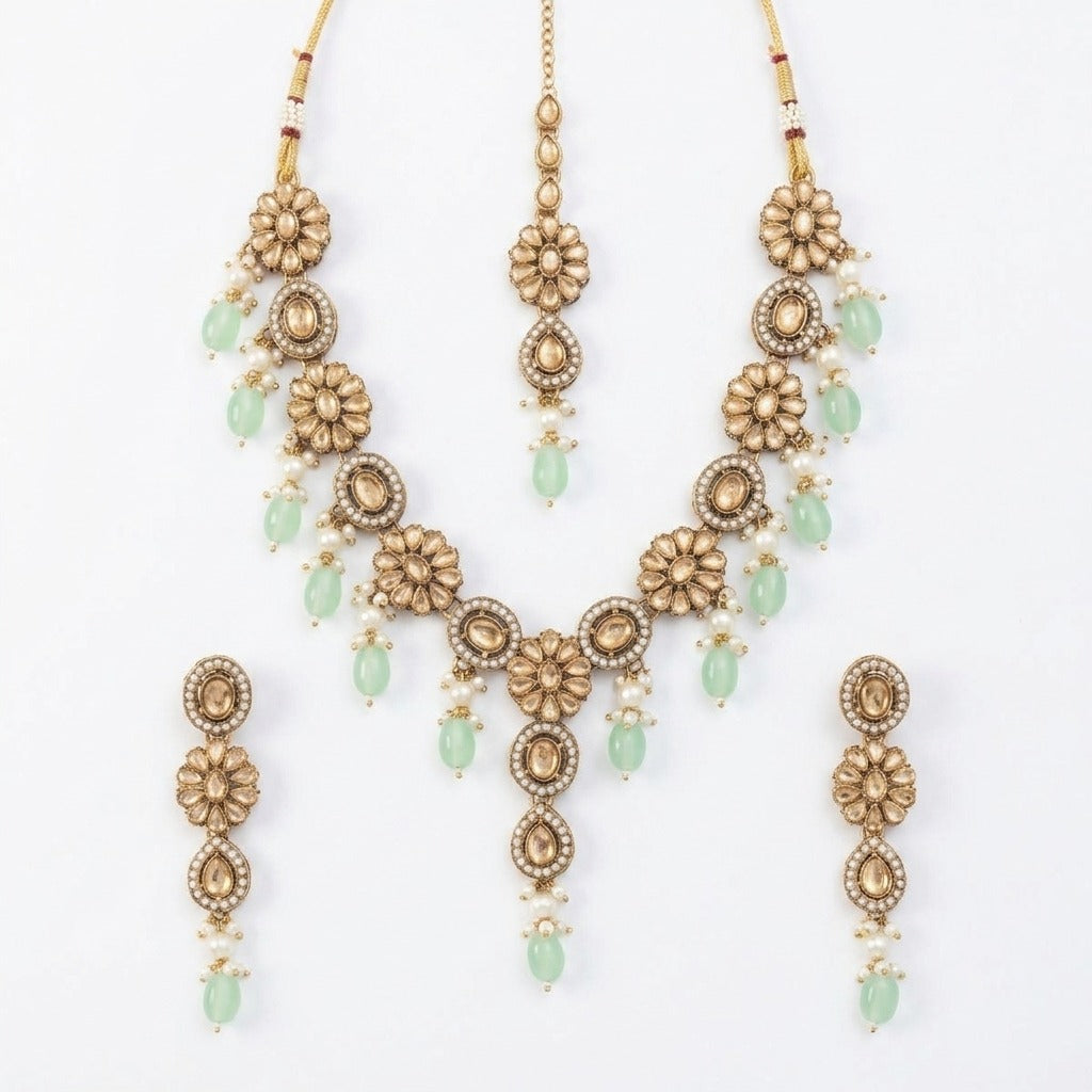 Mintara Royale Kundan Set