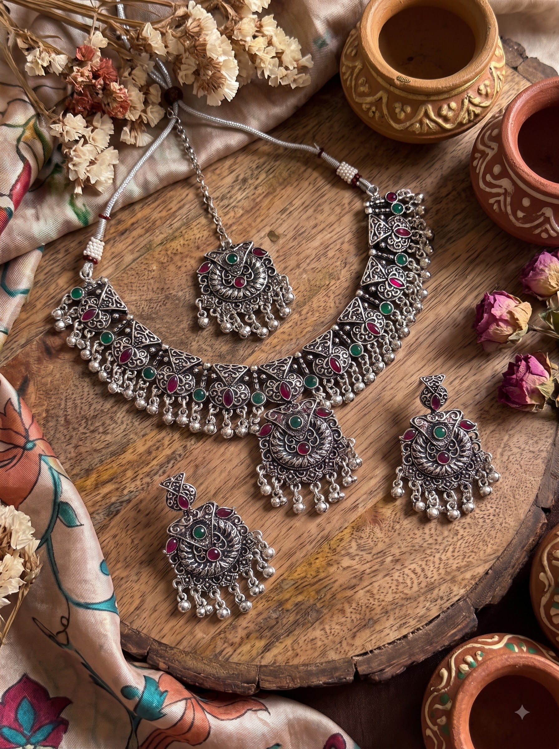 Kavishae Veya Oxidised Choker Set