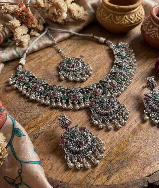 Kavishae Veya Oxidised Choker Set